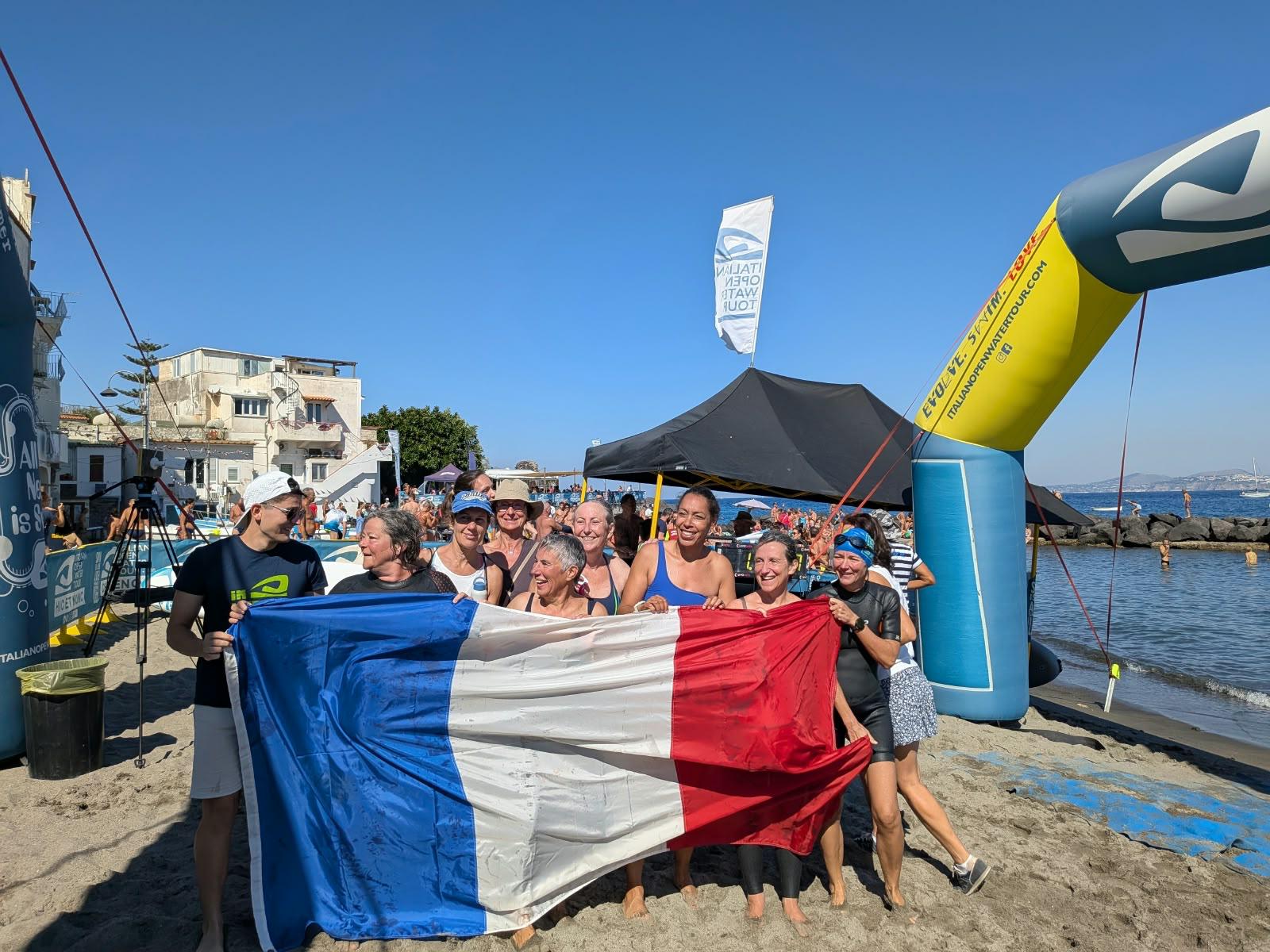 Ischia OWS — French team with tricolor flag